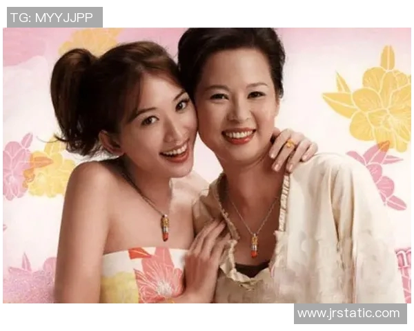 足球明星与妻女温馨合影展现家庭幸福生活瞬间